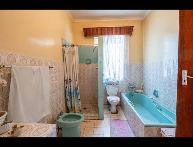 3 BEDROOM HOUSE FOR SALE IN BEZUIDENHOUT VALLEY